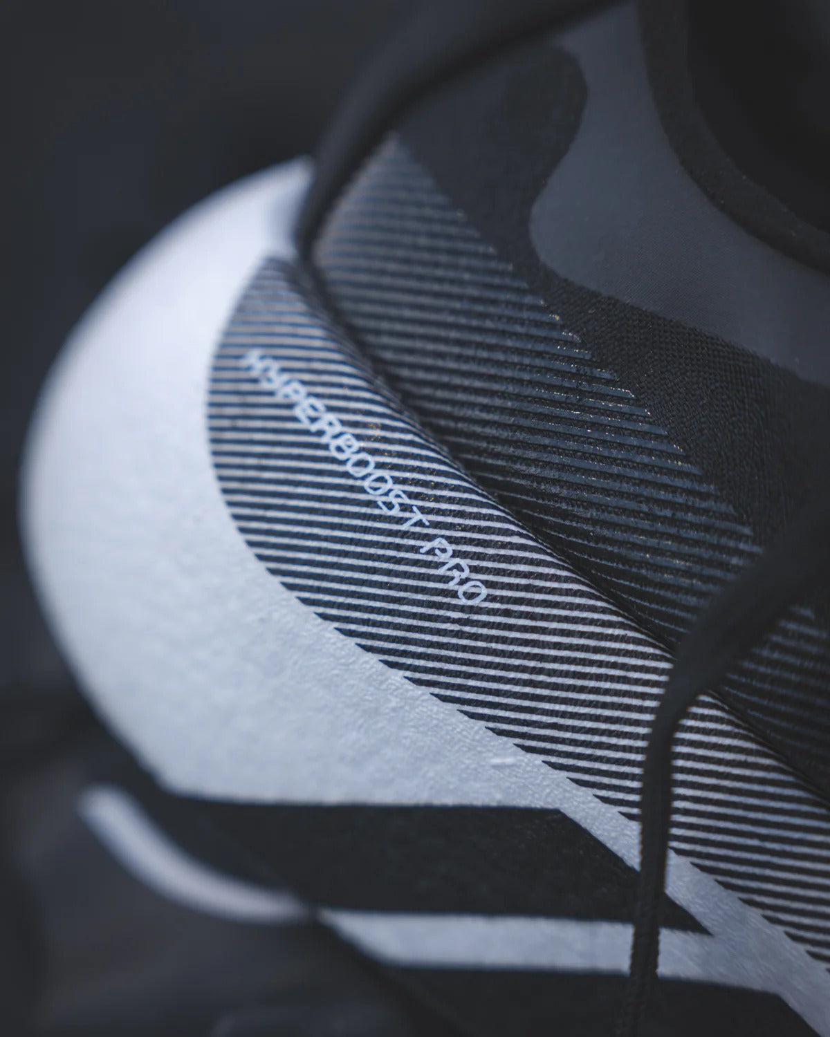 ADIDAS HYPERBOOST NEGRO / BLANCO
