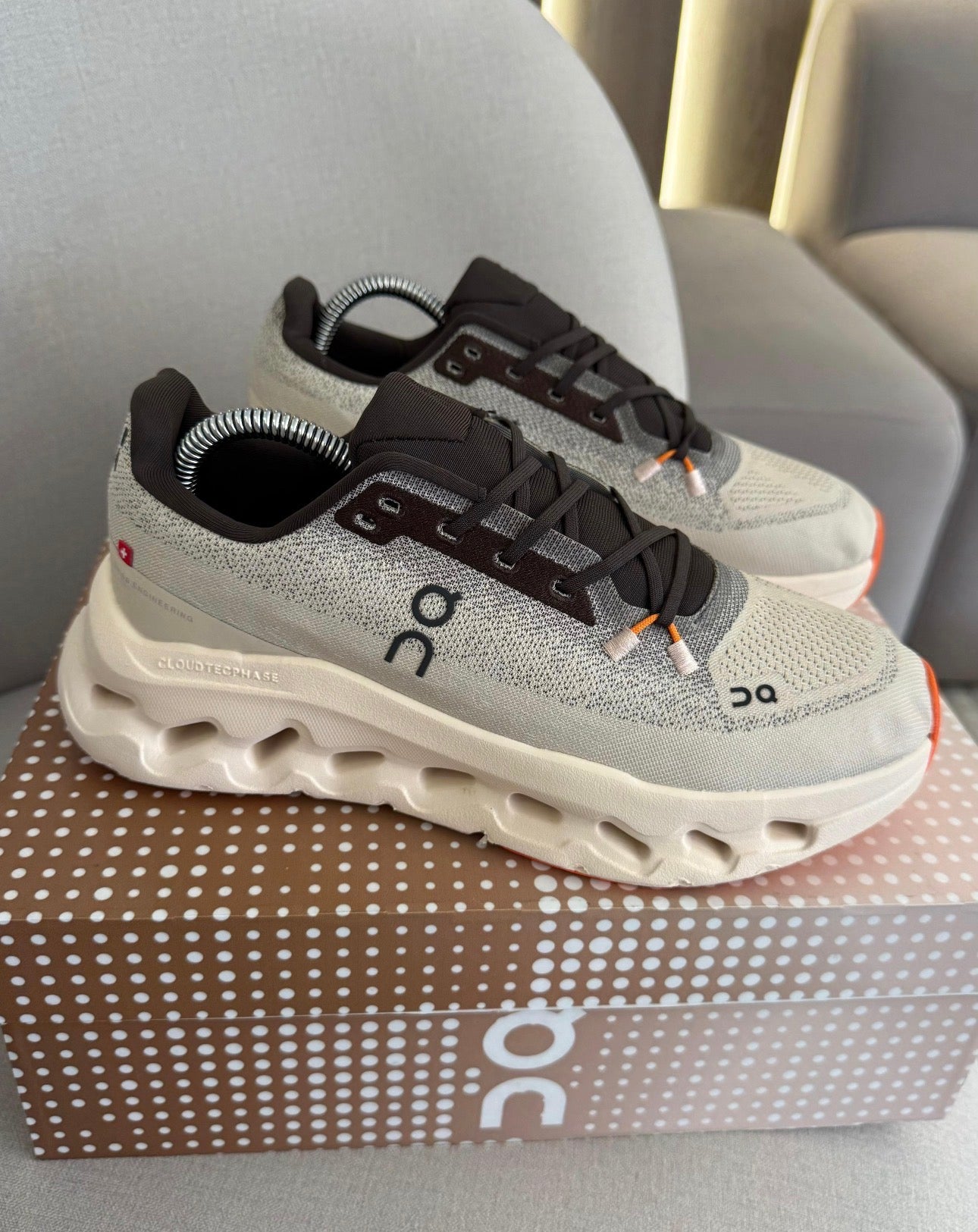 ON CLOUD DIFUMINED BEIGE / CAFÉ