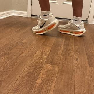 NIKE VOMERO PREMIUM BLANCA/NARANJA