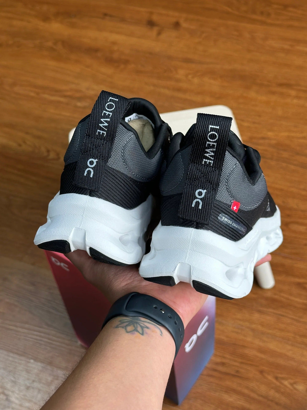 ON RUNNING CLOUD LOEVE NEGRO/BLANCO