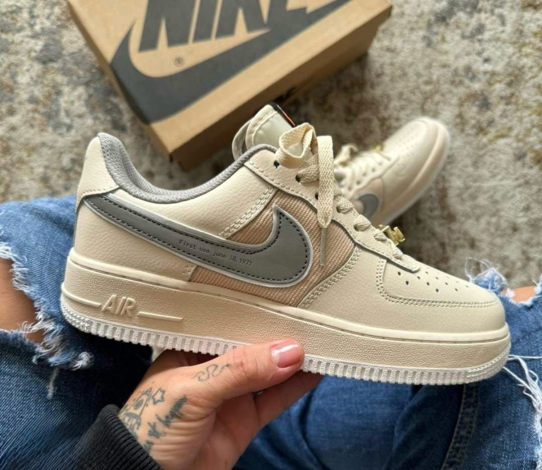 NIKE AIR FOR 1 BEIGE