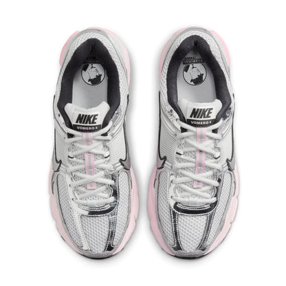 NIKE ZOOM VOMERO 5 PLATEADO / ROSADO