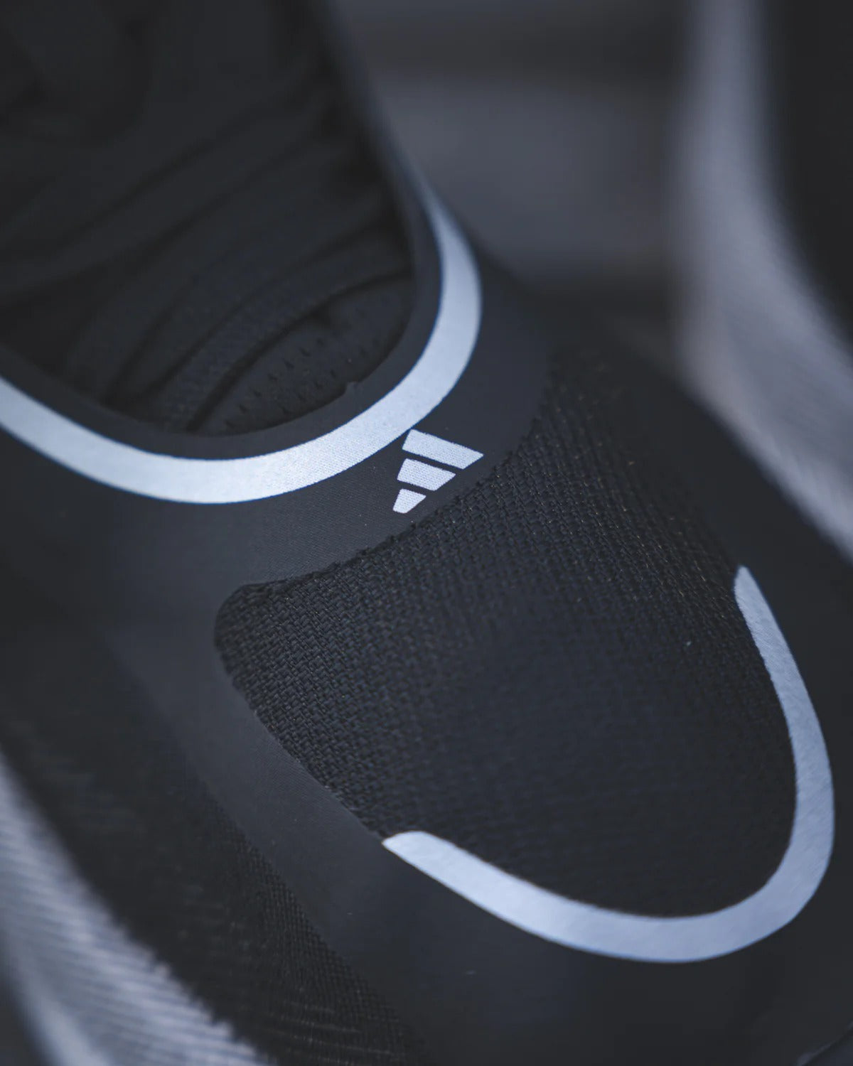 ADIDAS HYPERBOOST NEGRO / BLANCO
