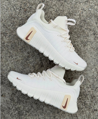 NIKE METCON BEIGE