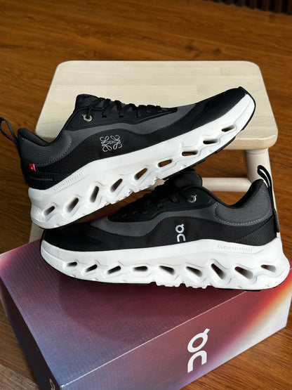 ON RUNNING CLOUD LOEVE NEGRO/BLANCO