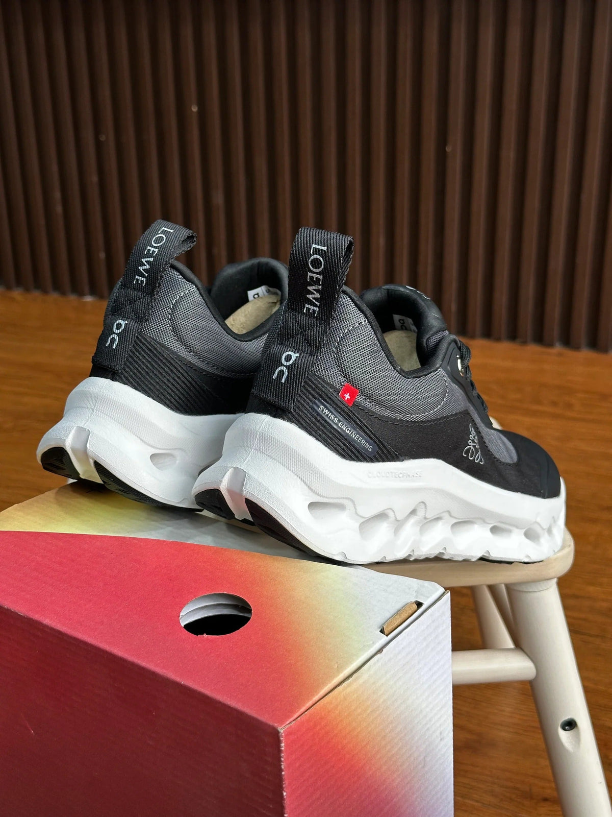 ON RUNNING CLOUD LOEVE NEGRO/BLANCO