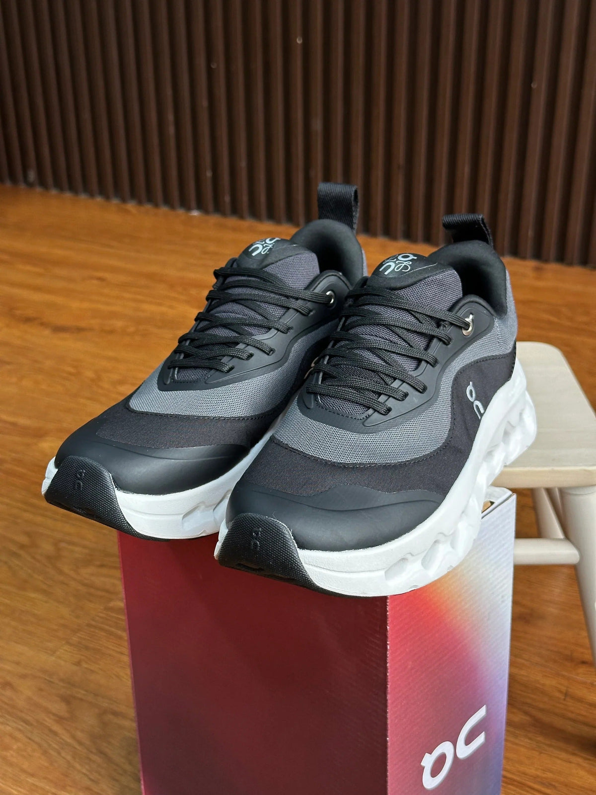 ON RUNNING CLOUD LOEVE NEGRO/BLANCO